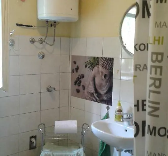 Barone 4 招待所 希贝尼克